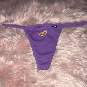 NEW V-STRING THONG